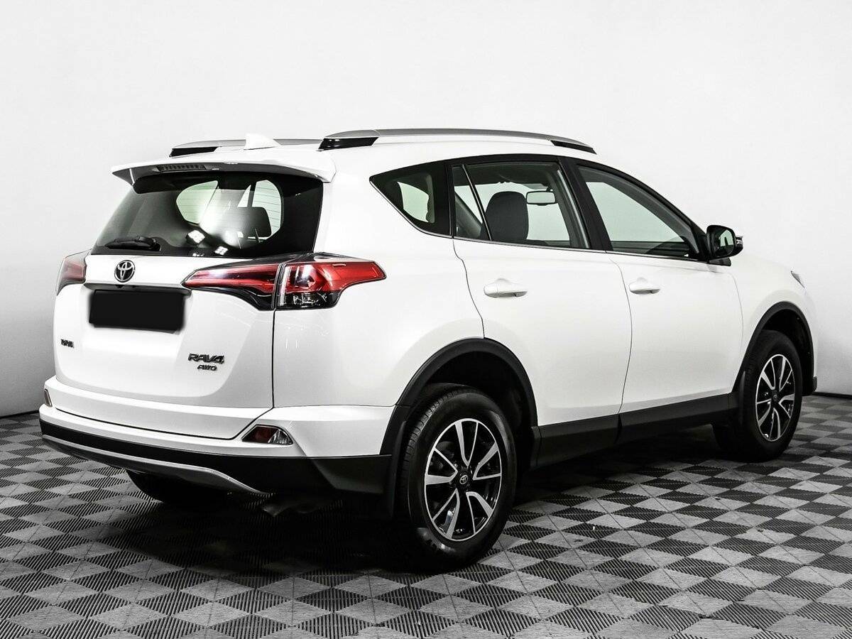 Toyota RAV4 с пробегом — 2017 год. Фото: #4