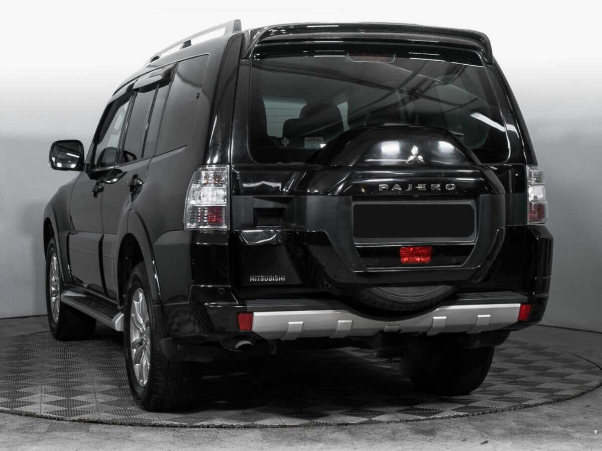 Mitsubishi Pajero с пробегом — 2017 год. Фото: #6