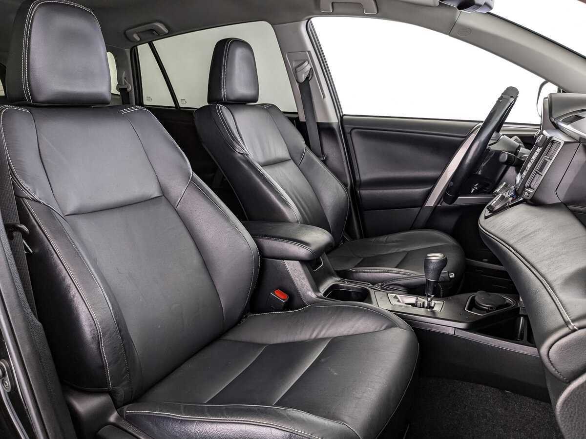 Toyota RAV4 с пробегом — 2017 год. Фото: #17