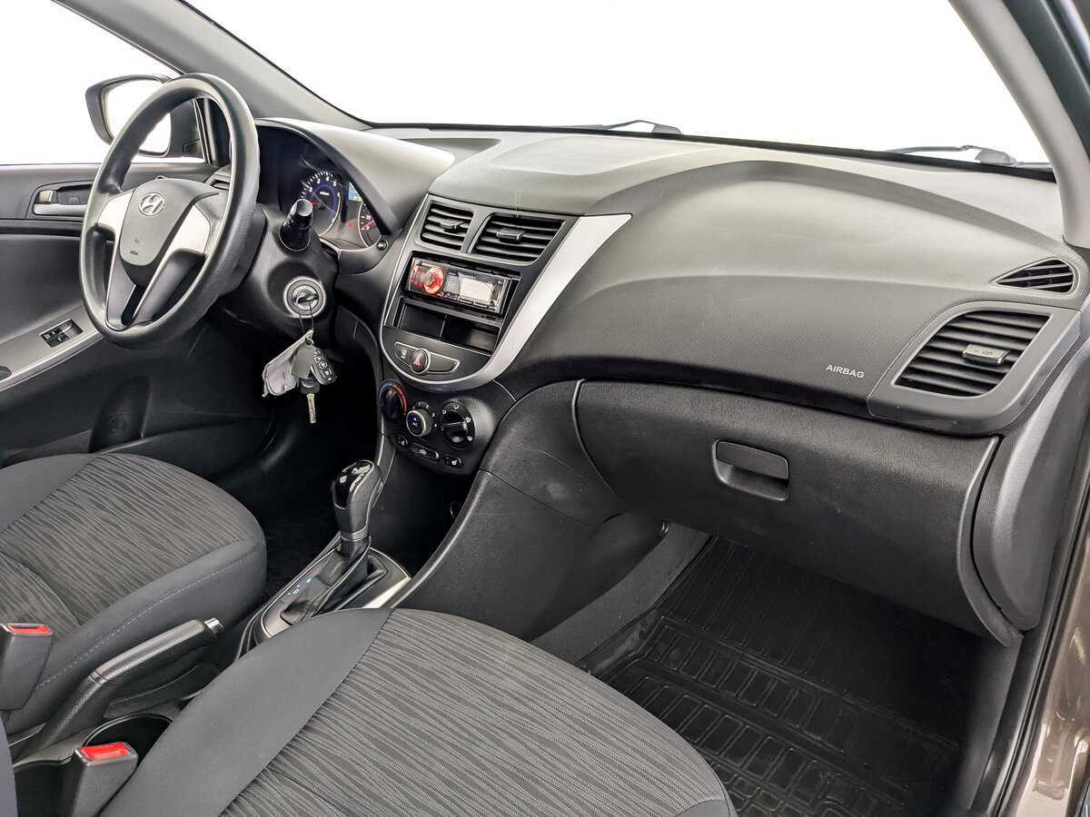 Hyundai Solaris с пробегом — 2016 год. Фото: #10