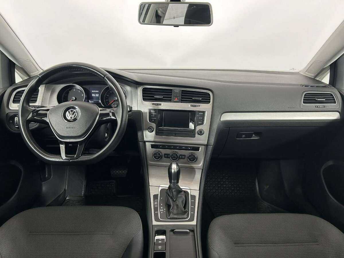 Volkswagen Golf с пробегом — 2015 год. Фото: #6