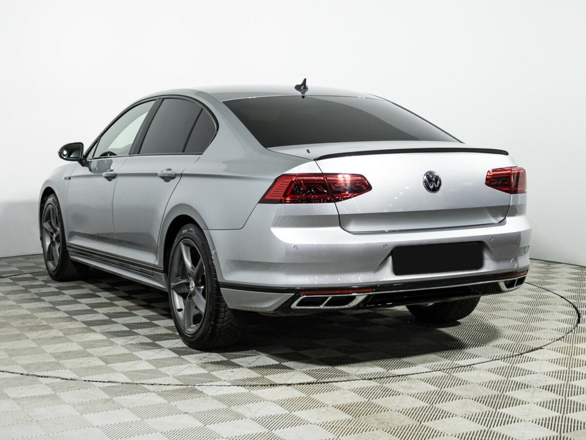 Volkswagen Passat с пробегом — 2021 год. Фото: #6
