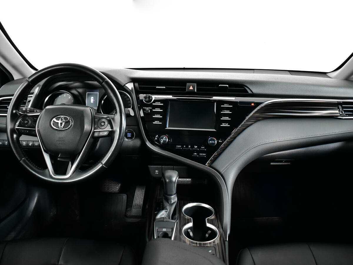 Toyota Camry с пробегом — 2020 год. Фото: #11