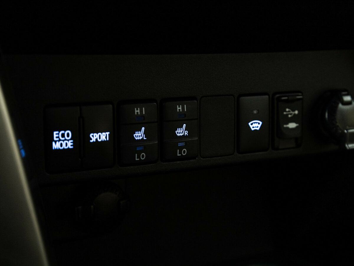 Toyota RAV4 с пробегом — 2017 год. Фото: #17