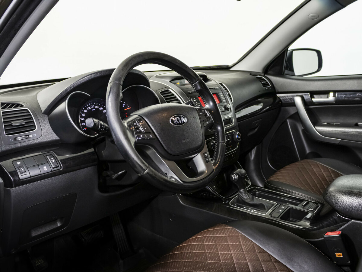 Kia Sorento с пробегом — 2015 год. Фото: #7