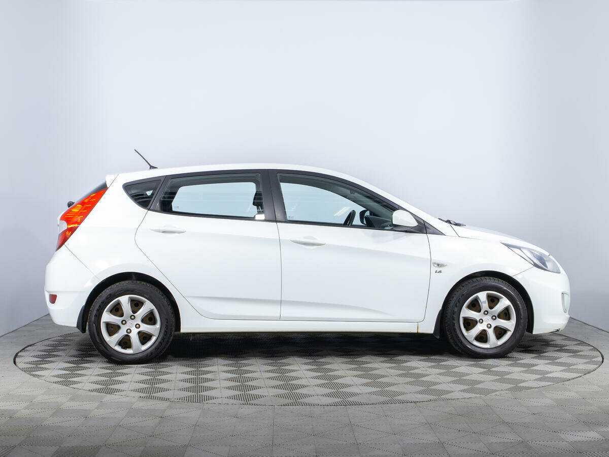 Hyundai Solaris с пробегом — 2014 год. Фото: #3