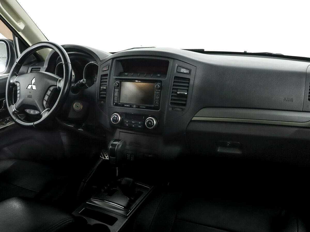 Mitsubishi Pajero с пробегом — 2012 год. Фото: #9