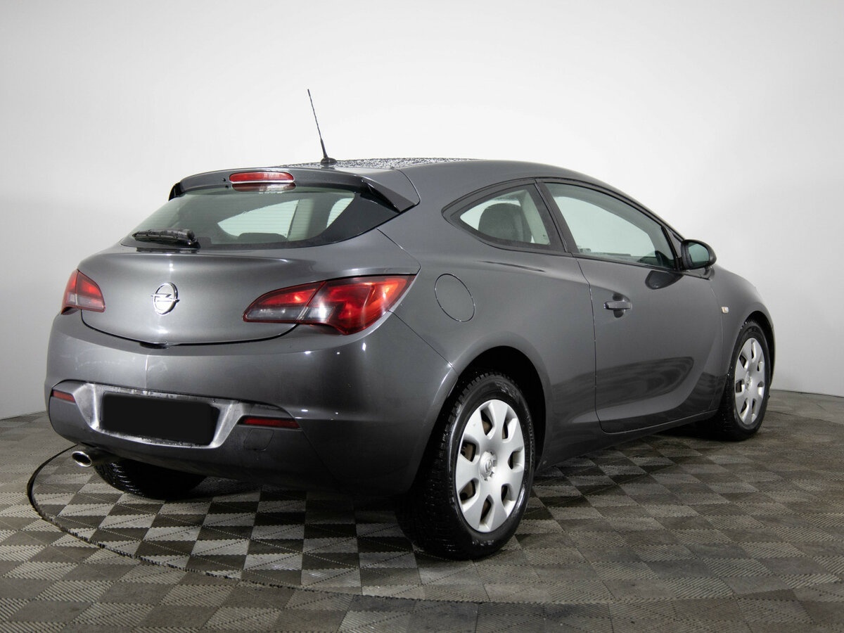 Opel Astra с пробегом — 2012 год. Фото: #3
