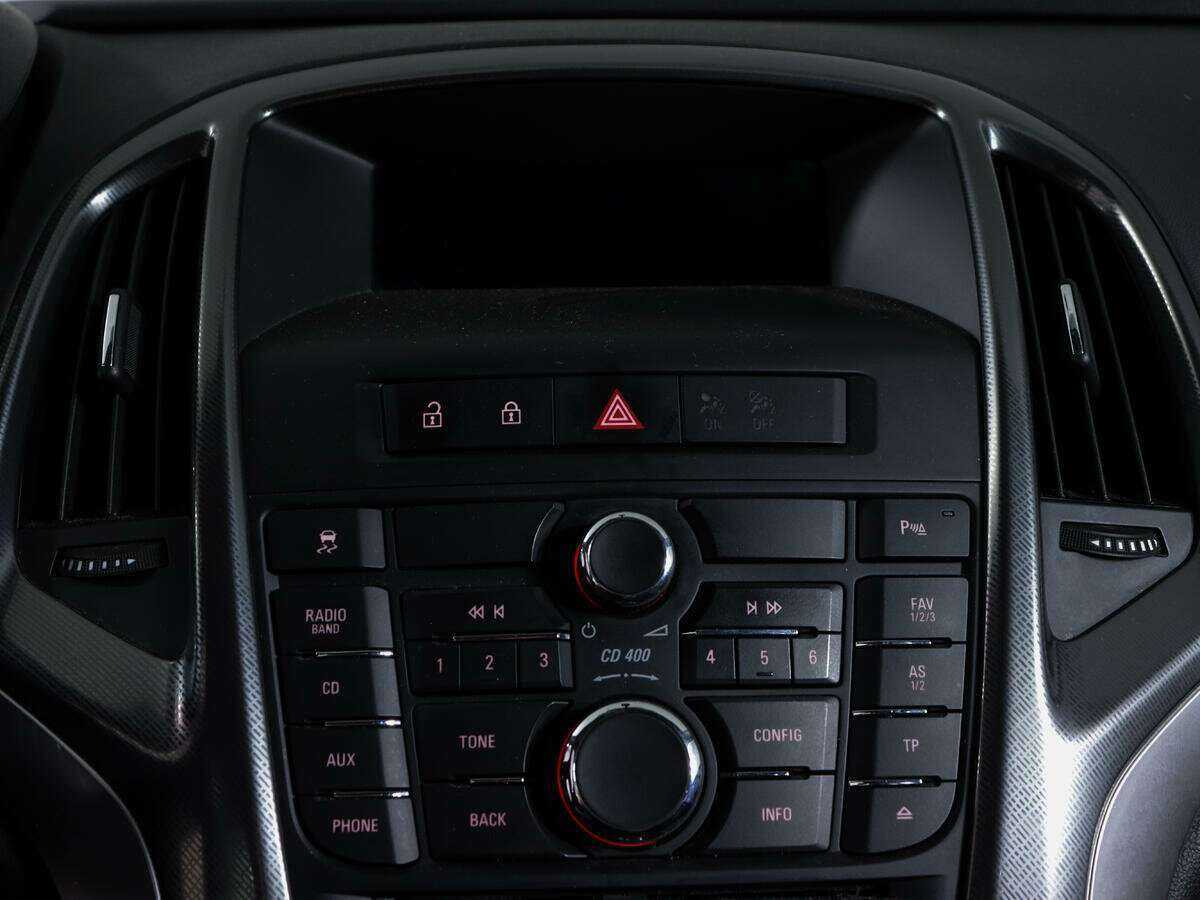 Opel Astra с пробегом — 2012 год. Фото: #18