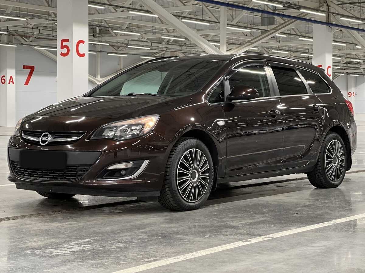 Opel Astra с пробегом — 2013 год. Фото: #0