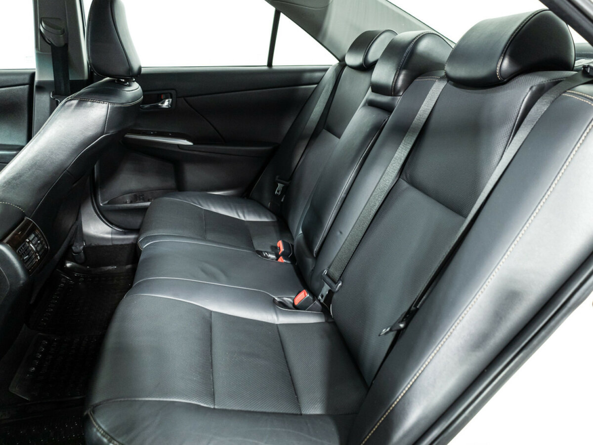 Toyota Camry с пробегом — 2017 год. Фото: #9