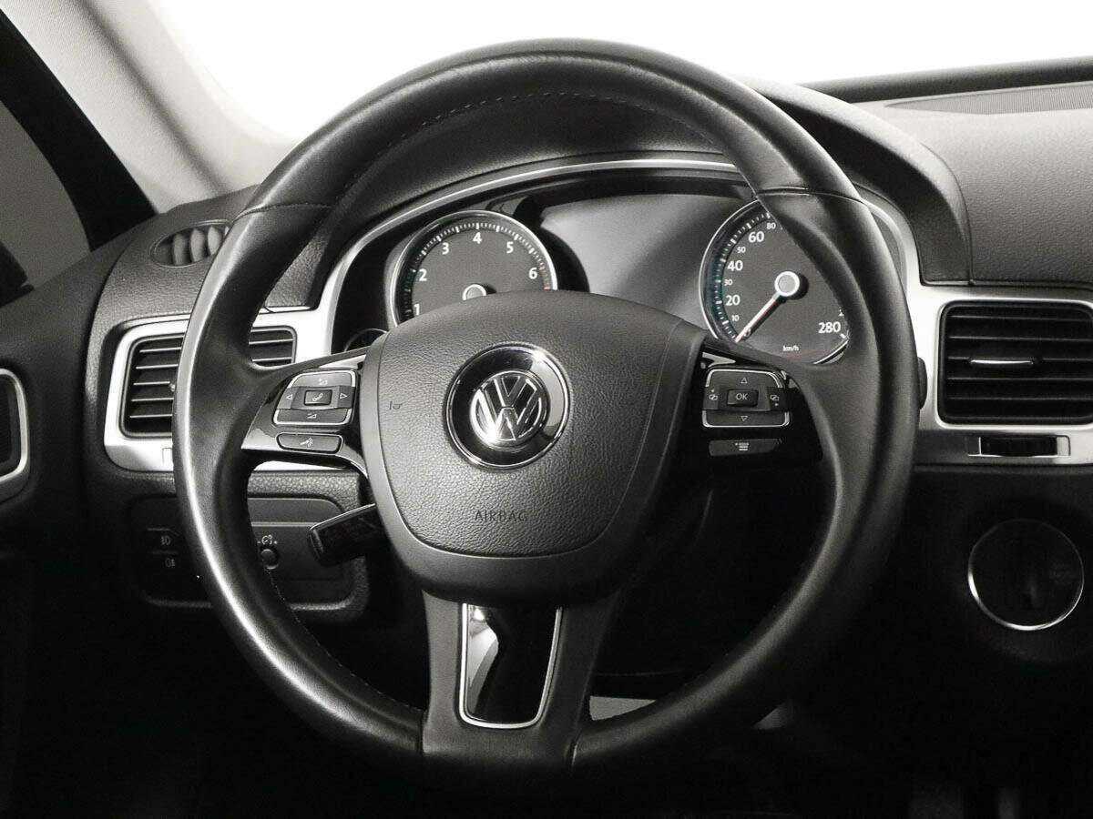 Volkswagen Touareg с пробегом — 2012 год. Фото: #11