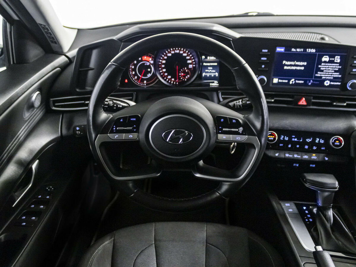 Hyundai Elantra с пробегом — 2021 год. Фото: #11