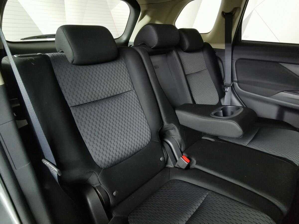 Mitsubishi Outlander с пробегом — 2014 год. Фото: #12