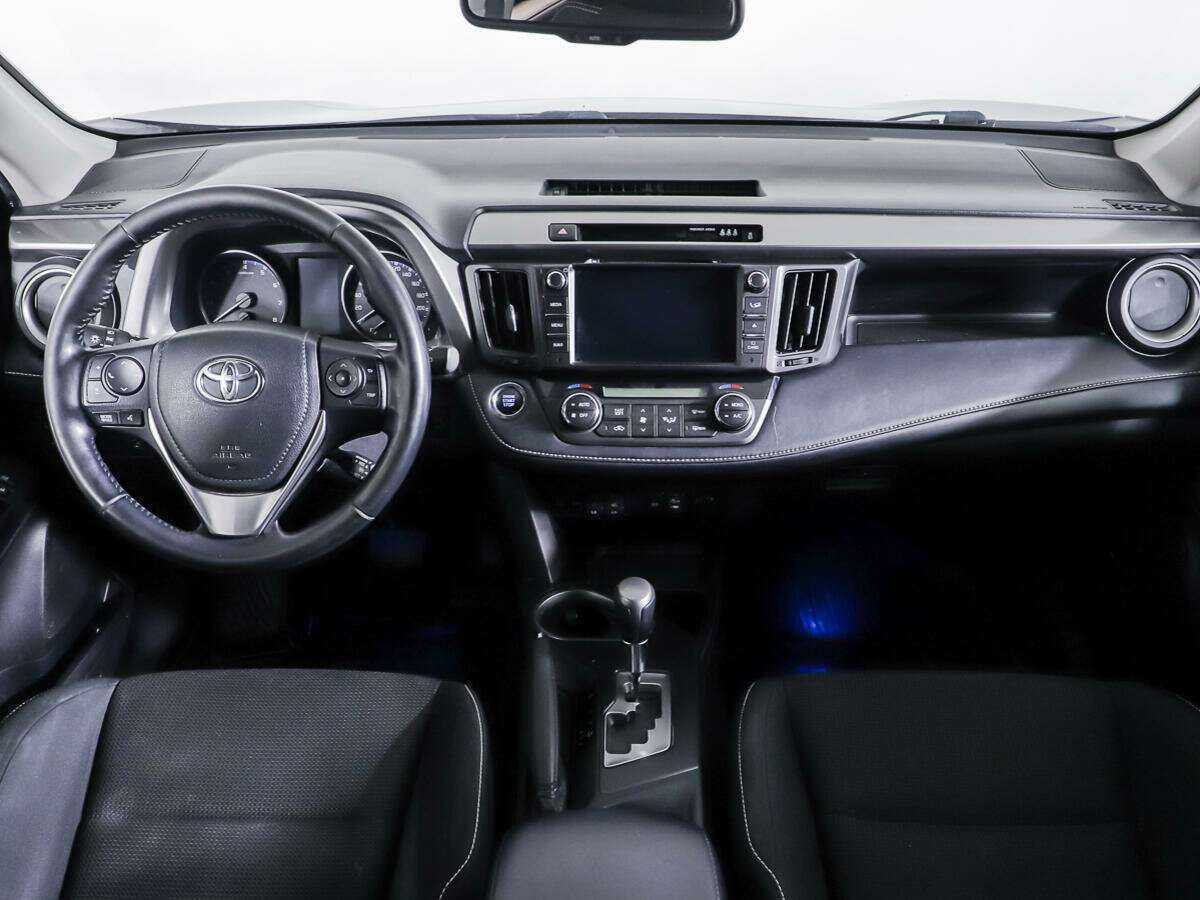 Toyota RAV4 с пробегом — 2017 год. Фото: #10