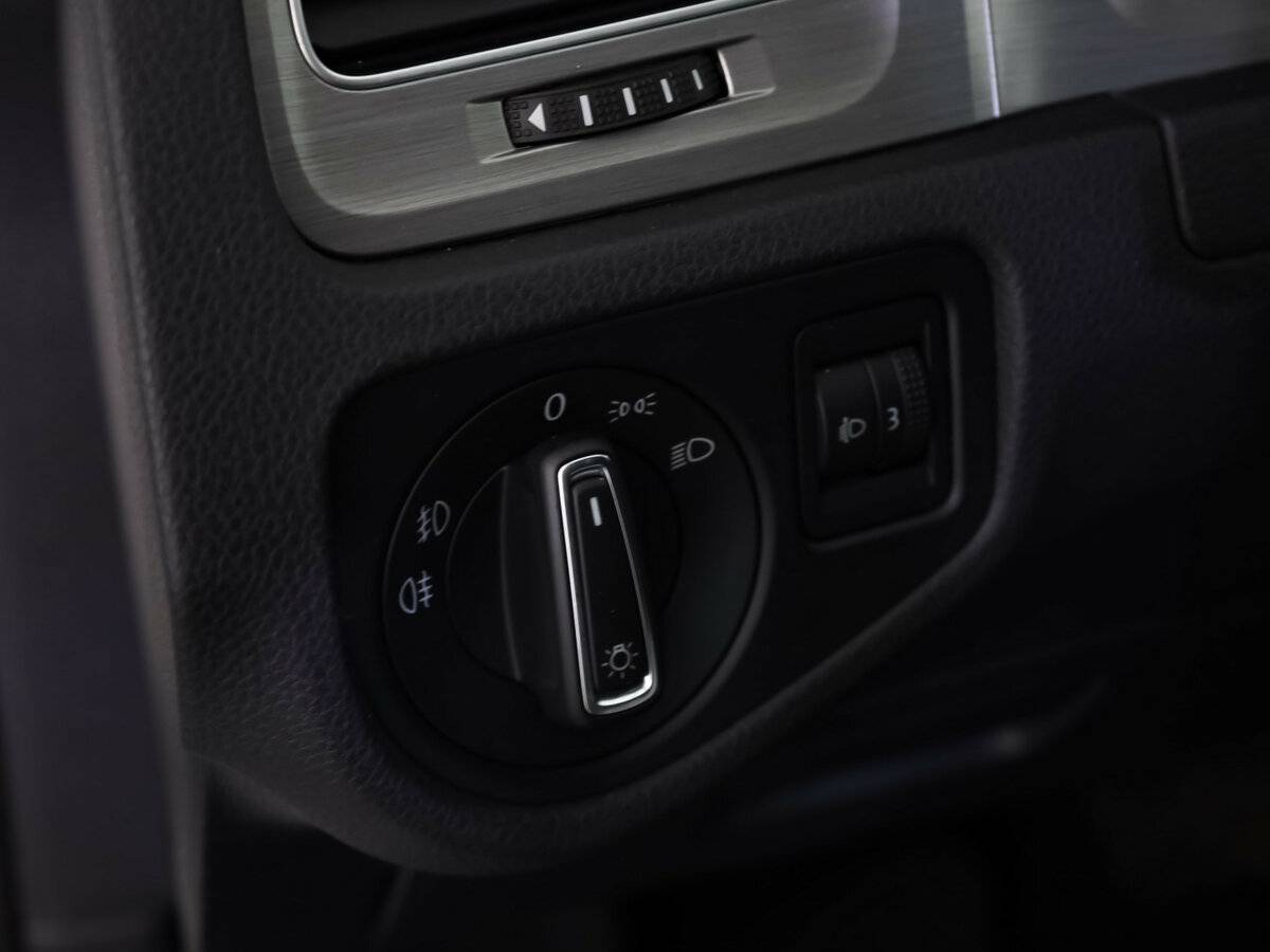 Volkswagen Golf с пробегом — 2015 год. Фото: #12