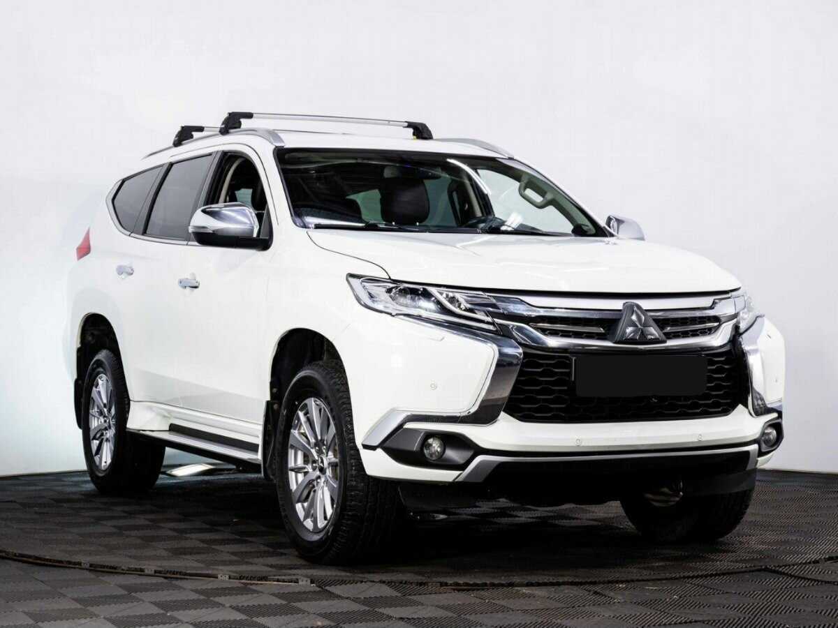Mitsubishi Pajero Sport с пробегом — 2017 год. Фото: #2