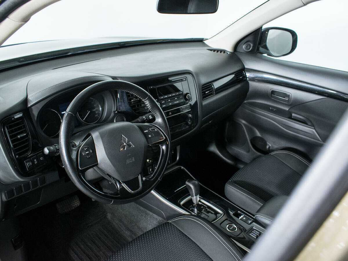 Mitsubishi Outlander с пробегом — 2019 год. Фото: #12