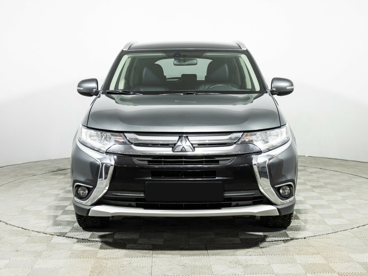 Mitsubishi Outlander с пробегом — 2017 год. Фото: #1