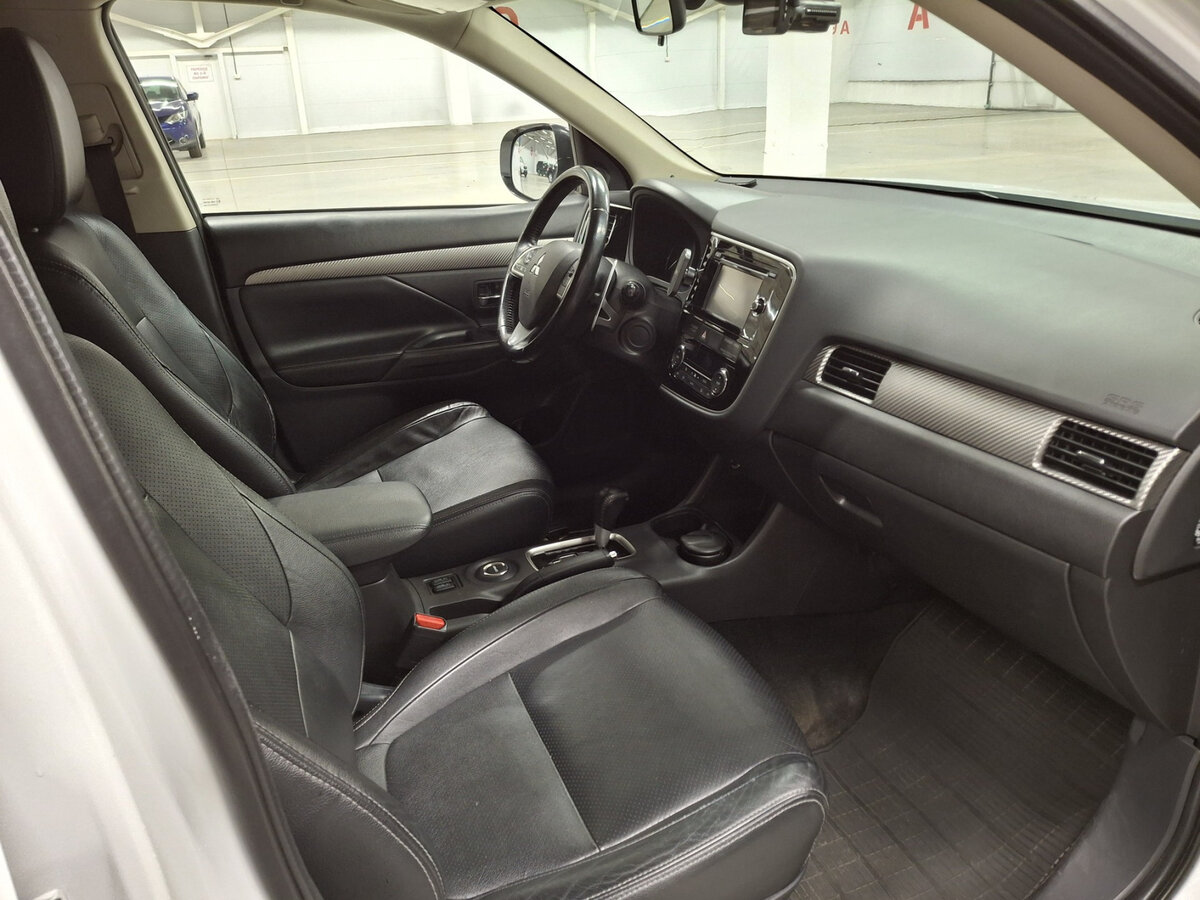 Mitsubishi Outlander с пробегом — 2013 год. Фото: #10