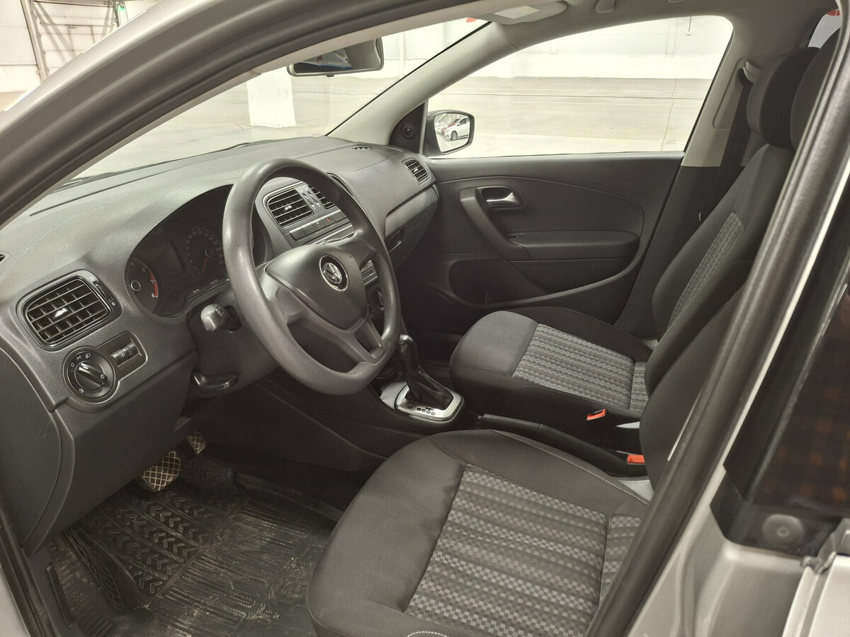 Volkswagen Polo с пробегом — 2018 год. Фото: #14