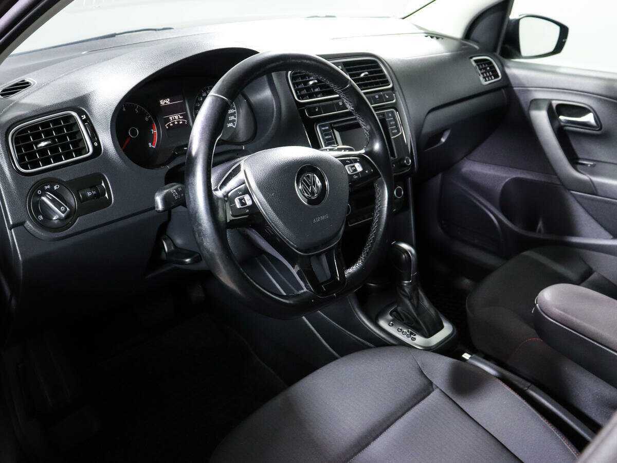 Volkswagen Polo с пробегом — 2017 год. Фото: #13