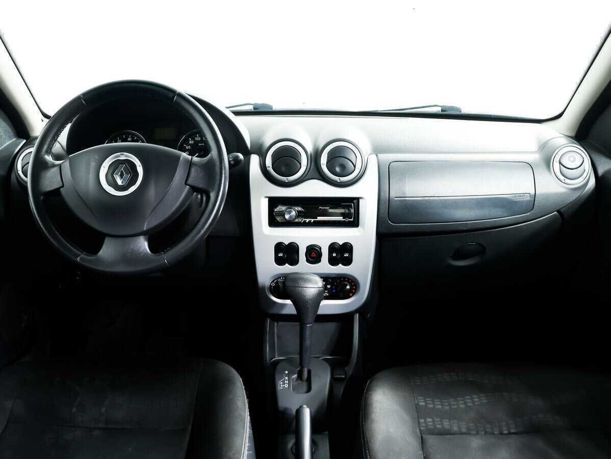 Renault Sandero с пробегом — 2013 год. Фото: #10