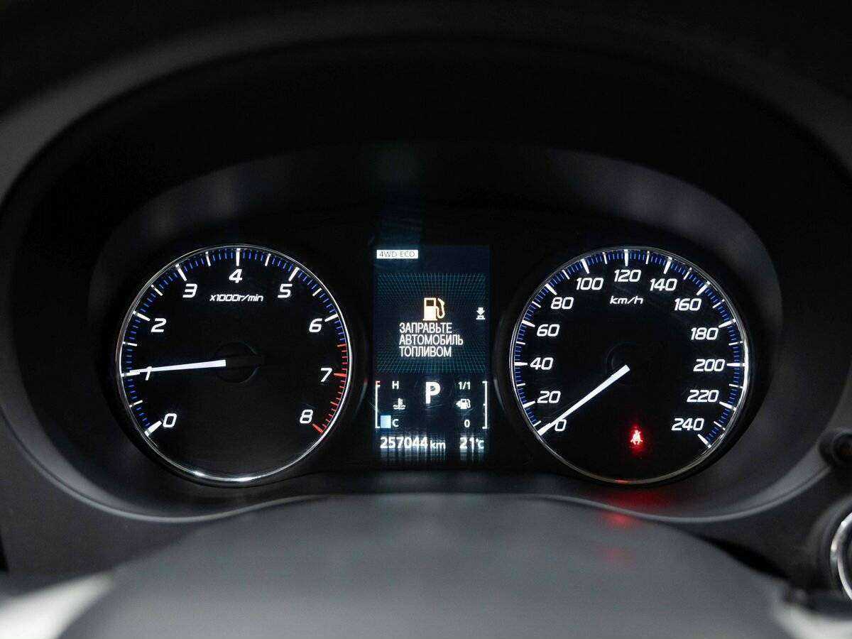 Mitsubishi Outlander с пробегом — 2013 год. Фото: #16
