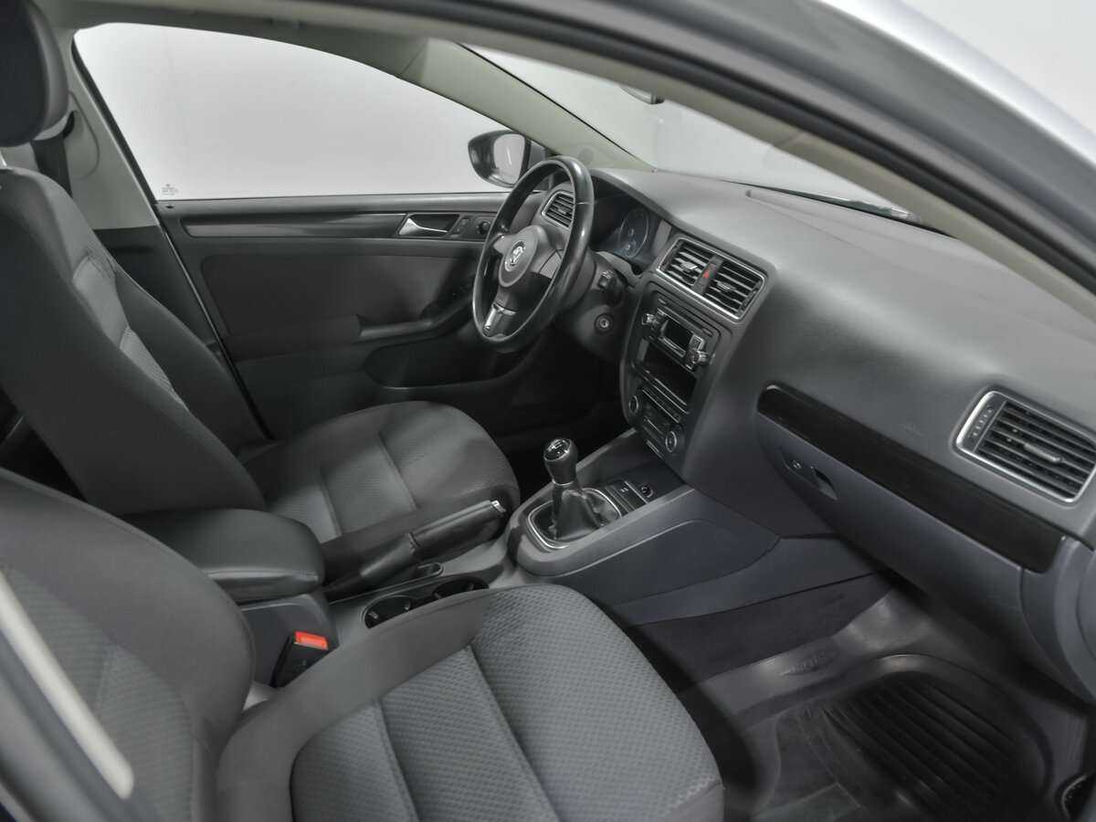 Volkswagen Jetta с пробегом — 2012 год. Фото: #12