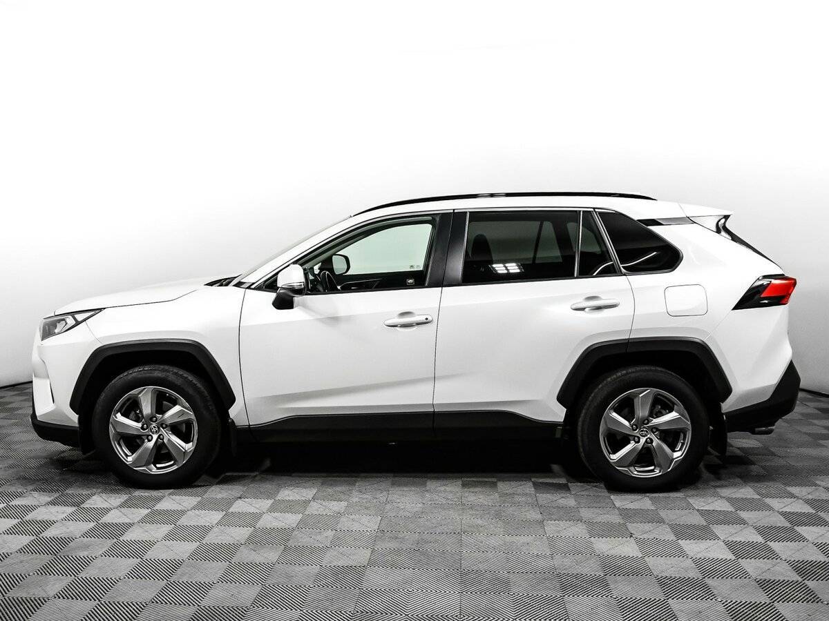 Toyota RAV4 с пробегом — 2021 год. Фото: #7