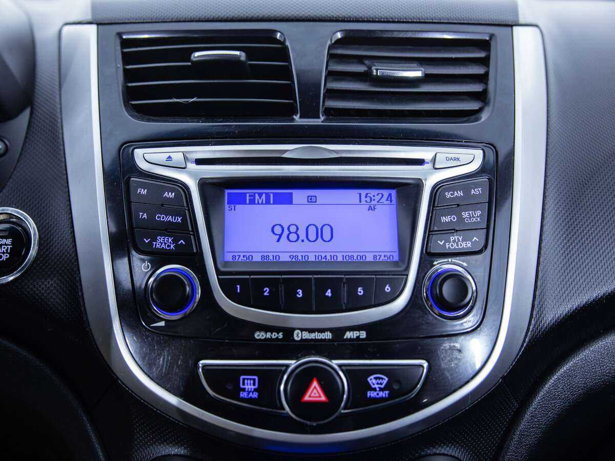 Hyundai Solaris с пробегом — 2012 год. Фото: #15