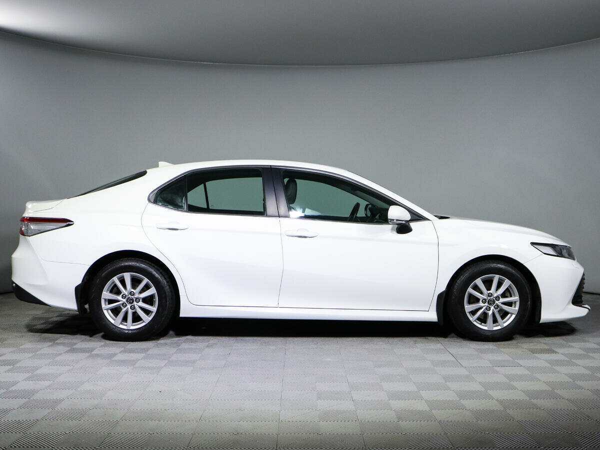 Toyota Camry с пробегом — 2018 год. Фото: #3