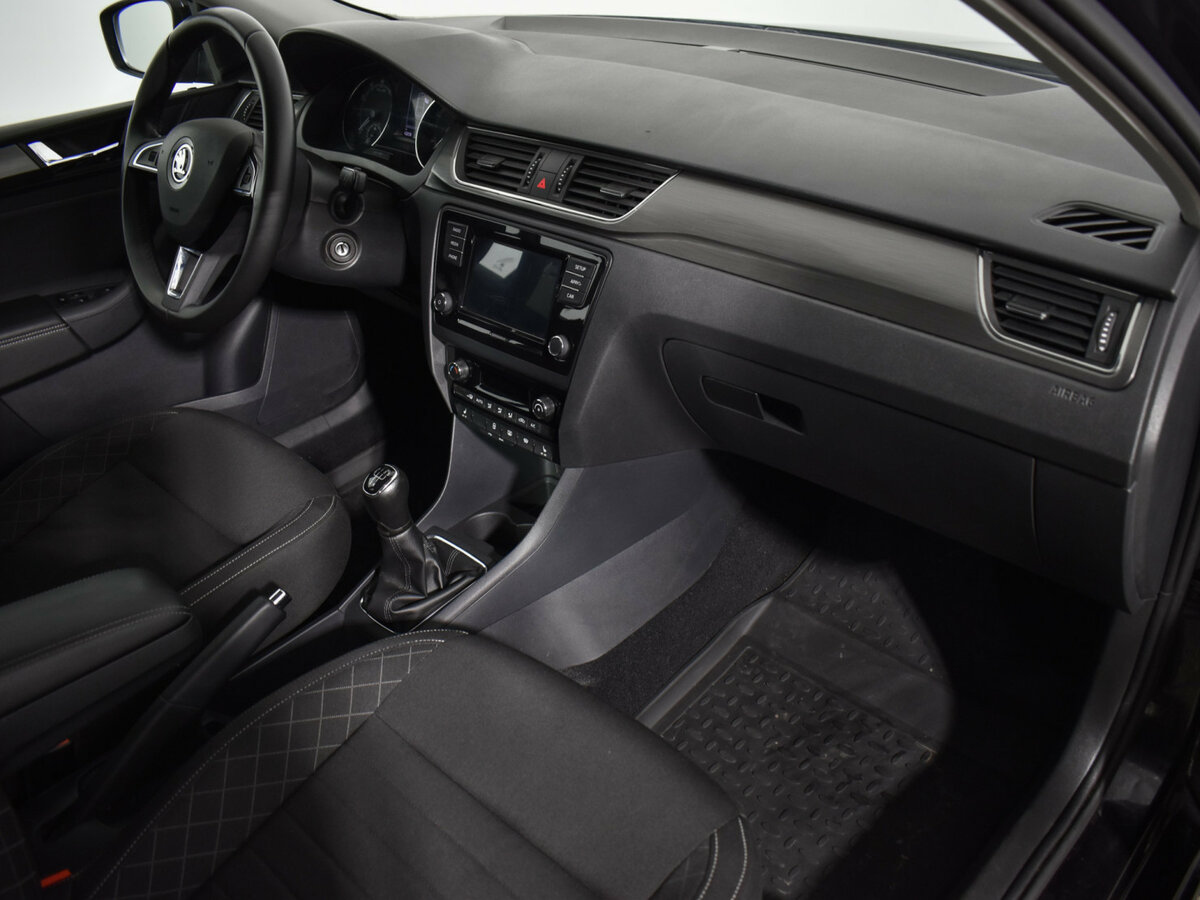 Skoda Rapid с пробегом — 2017 год. Фото: #11