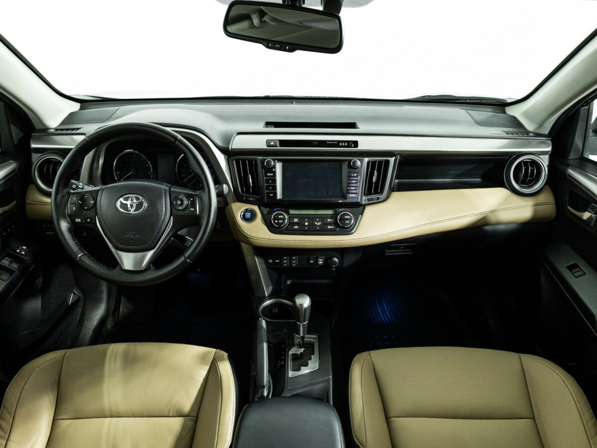 Toyota RAV4 с пробегом — 2017 год. Фото: #10
