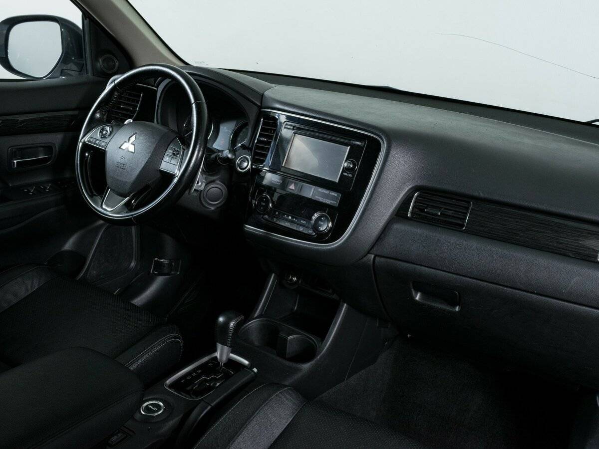 Mitsubishi Outlander с пробегом — 2016 год. Фото: #9