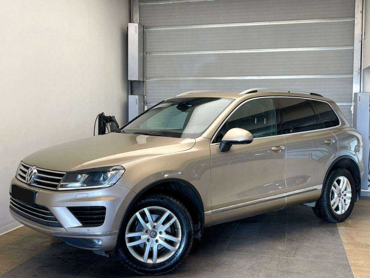 Volkswagen Touareg с пробегом — 2015 год. Фото: #0