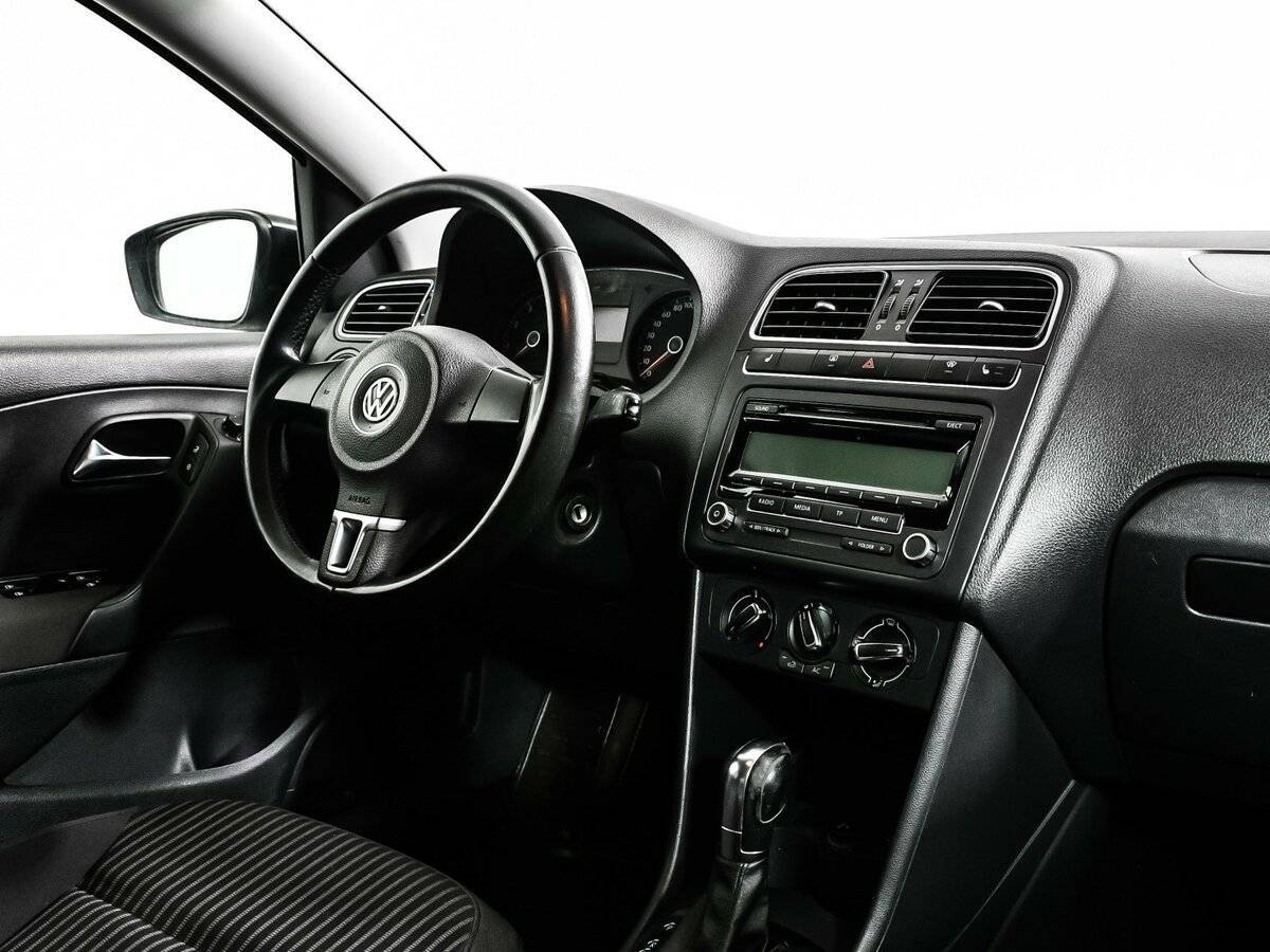 Volkswagen Polo с пробегом — 2012 год. Фото: #8