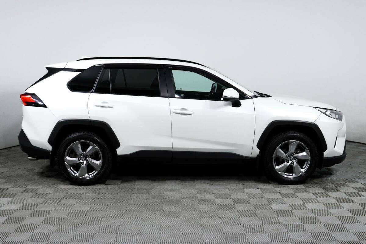 Toyota RAV4 с пробегом — 2020 год. Фото: #3