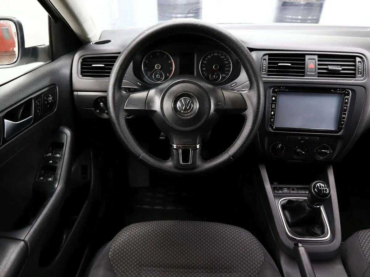 Volkswagen Jetta с пробегом — 2013 год. Фото: #9