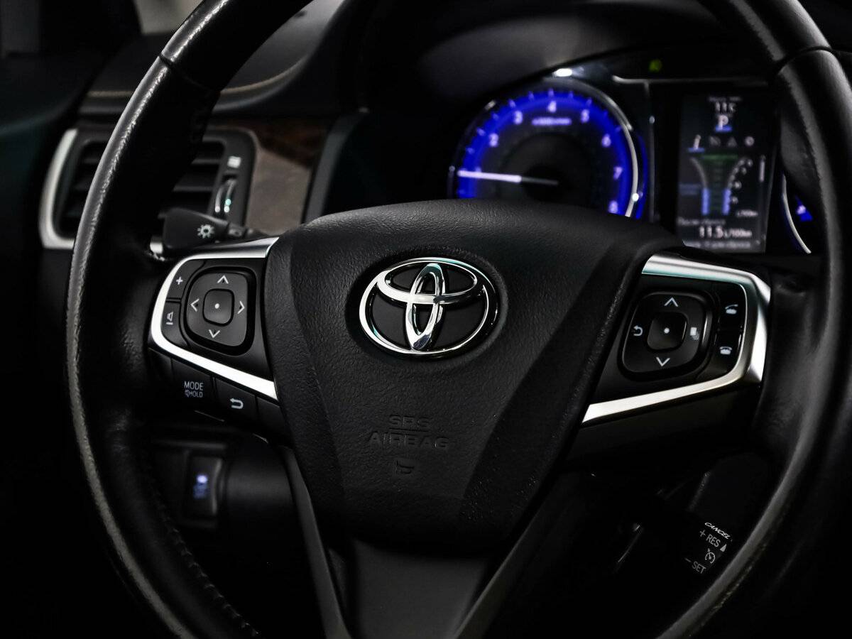 Toyota Camry с пробегом — 2016 год. Фото: #9