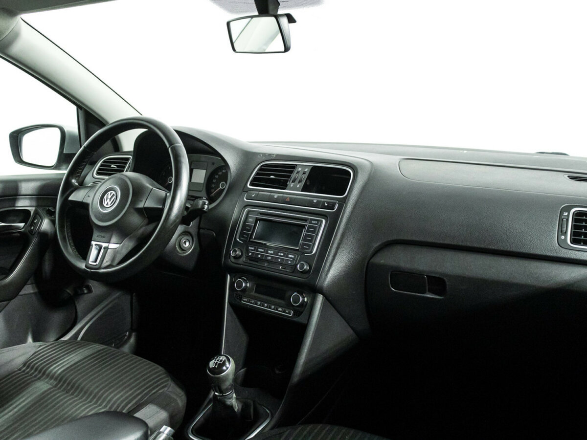Volkswagen Polo с пробегом — 2013 год. Фото: #8