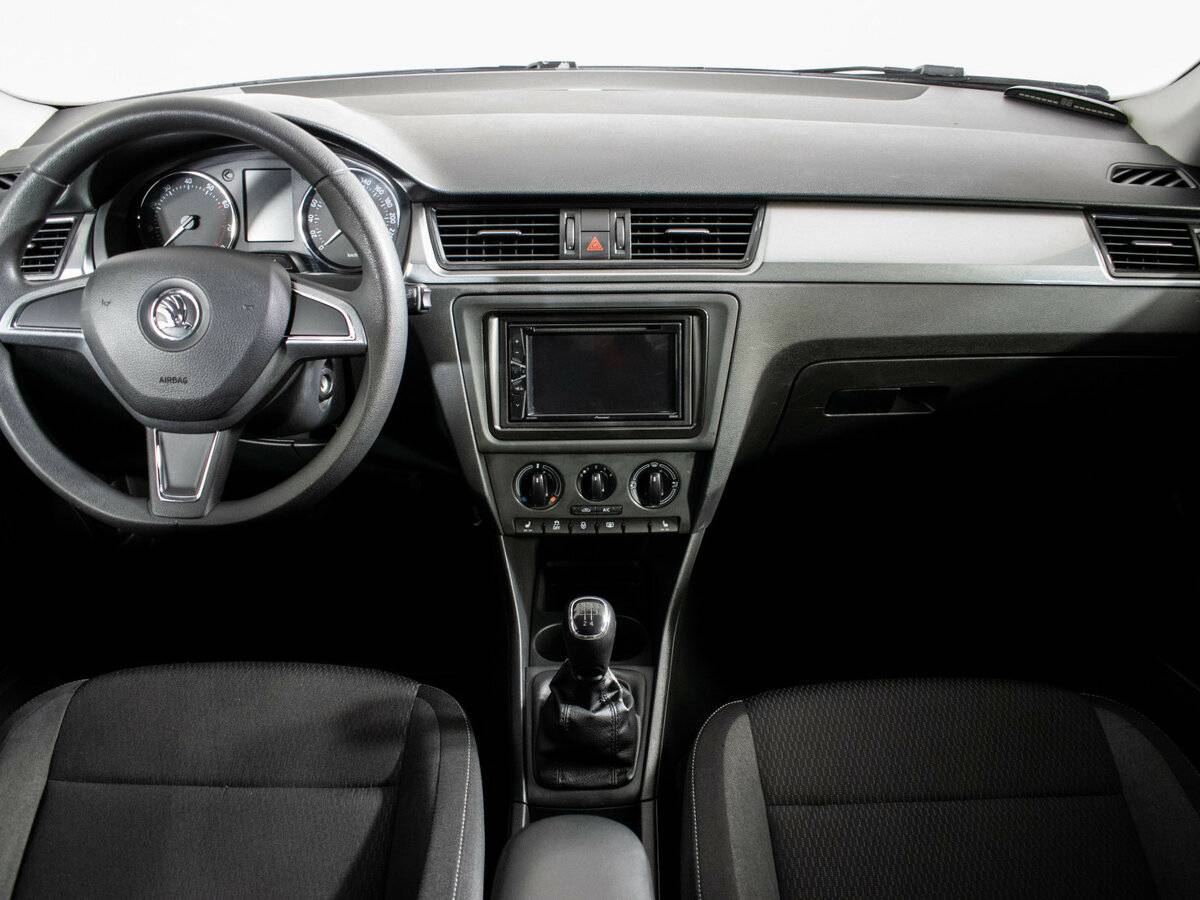 Skoda Rapid с пробегом — 2014 год. Фото: #9