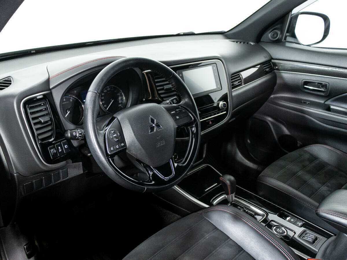 Mitsubishi Outlander с пробегом — 2021 год. Фото: #10
