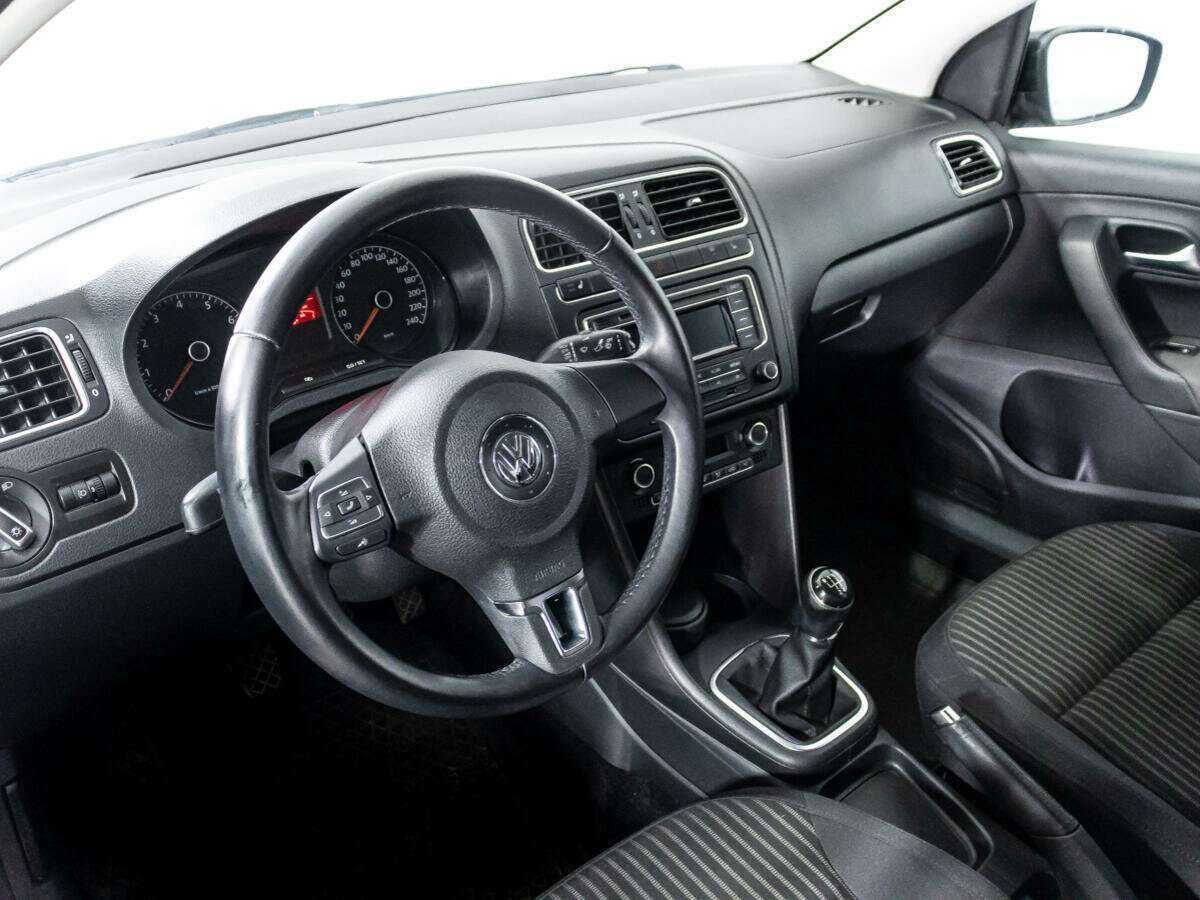 Volkswagen Polo с пробегом — 2014 год. Фото: #10