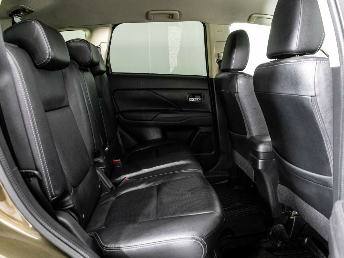 Mitsubishi Outlander с пробегом — 2015 год. Фото: #15