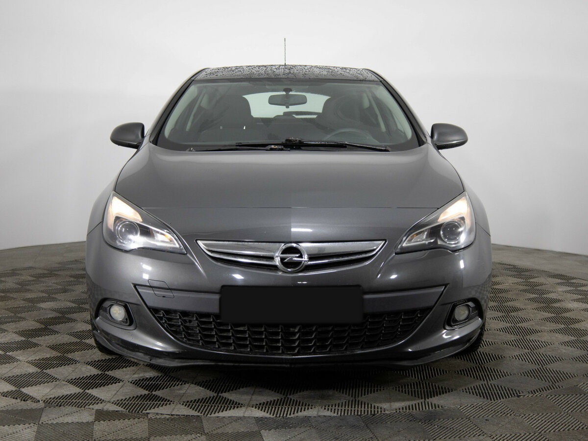 Opel Astra с пробегом — 2012 год. Фото: #1