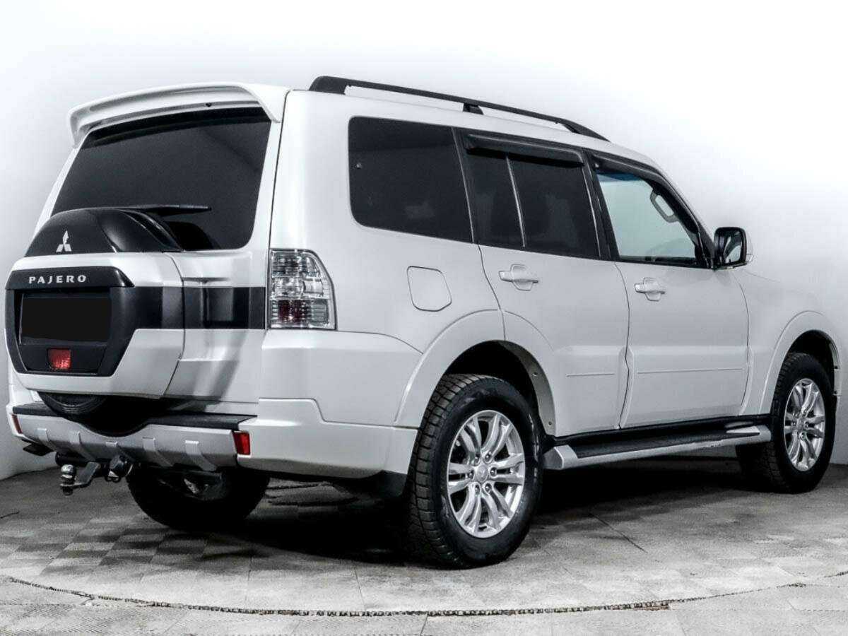 Mitsubishi Pajero с пробегом — 2015 год. Фото: #2