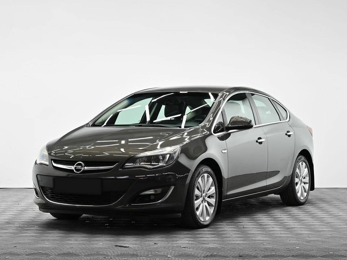 Opel Astra с пробегом — 2013 год. Фото: #0