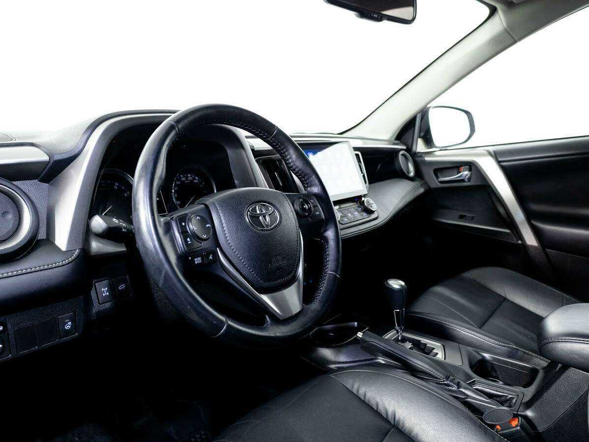Toyota RAV4 с пробегом — 2018 год. Фото: #9