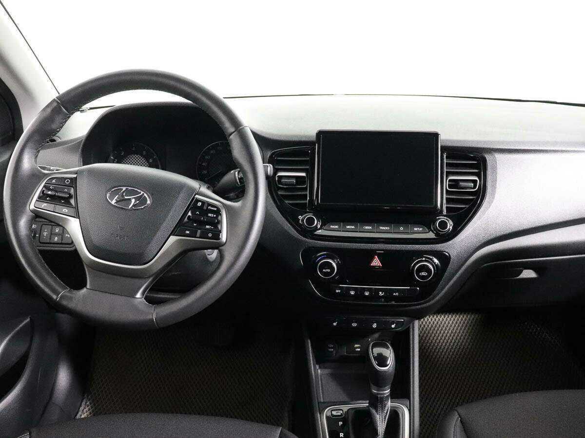 Hyundai Solaris с пробегом — 2022 год. Фото: #9